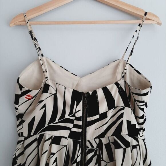 BILLABONG Spaghetti Strap Silky Tank Top B&W Sz M Flawed - Picture 9 of 16